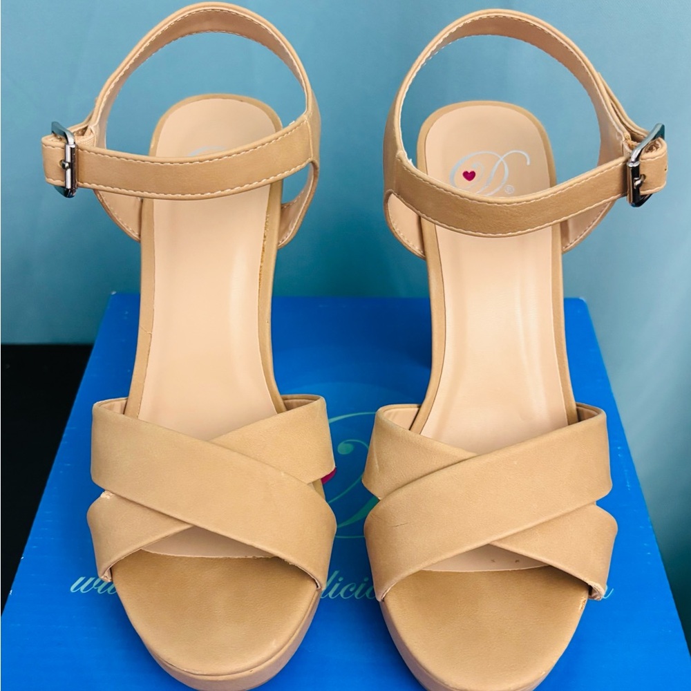 Elegant Tan Women's Sandals